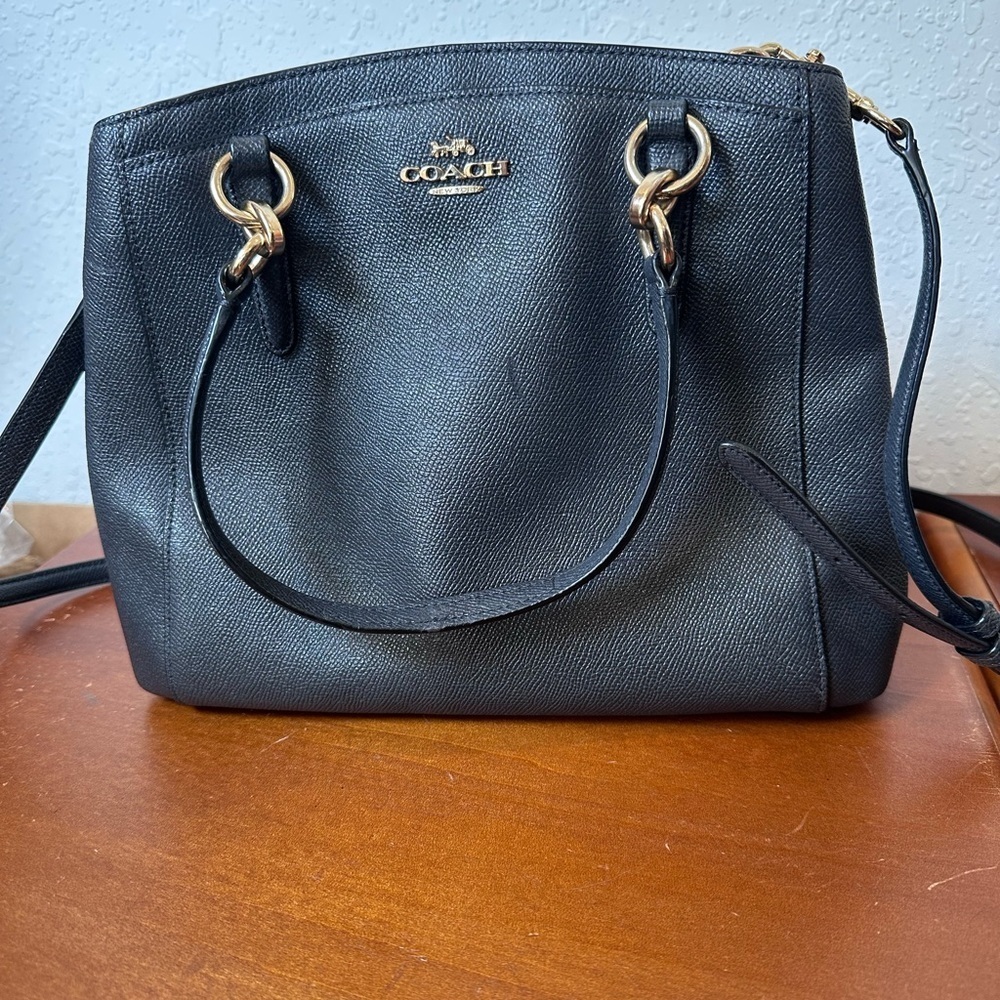 COACH Minetta Crossbody Bag
Black/Navy